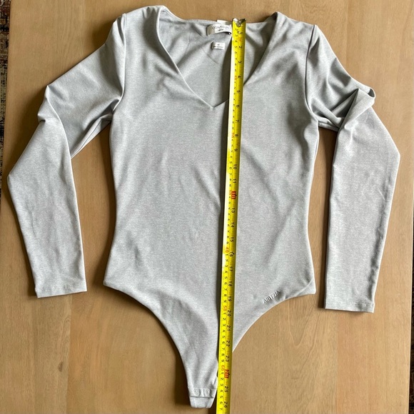 NWOT Aritzia Contour Gray V-Neck Long Sleeve Bodysuit - Picture 7 of 9